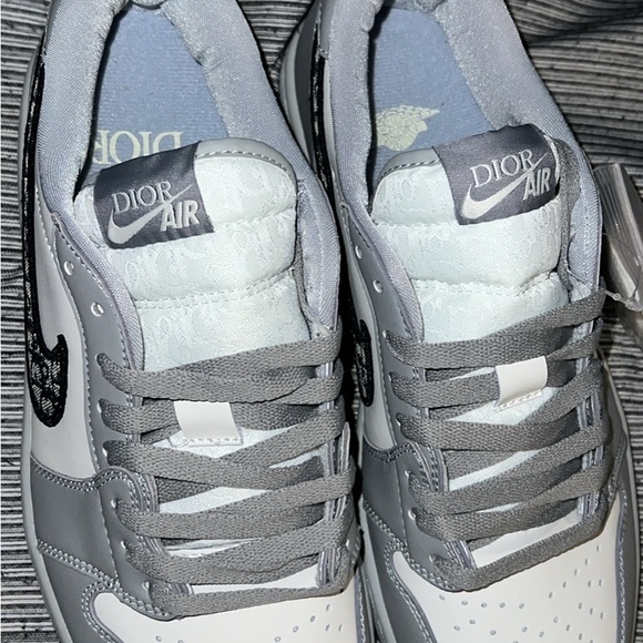 Dior Gray Sneakers with Unique Lacing System - Picture 6 of 9